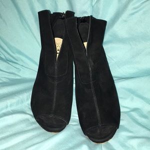 Vince Camuto Black Suede Size 5.5 Heels